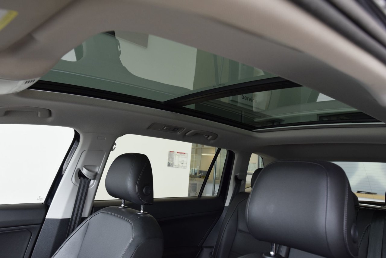 Volkswagen Tiguan COMFORTLINE+TOIT PANO+CUIR 2018 CAMERA+SANS CLÉ+BAS KILO+