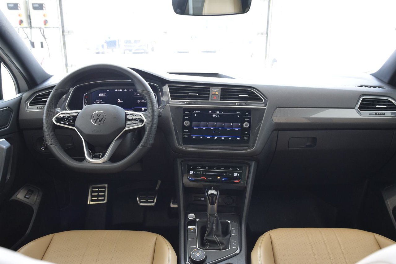 Volkswagen Tiguan COMFORTLINE+BLACK PACKAGE 2024 CUIR+TOIT PANO+LED+COCKPIT