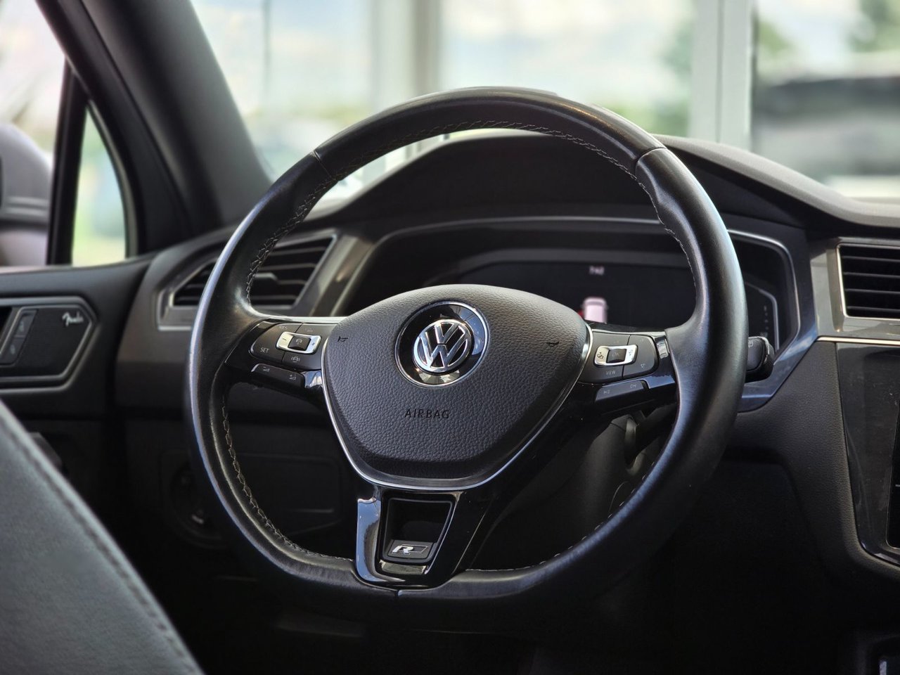 2021 Volkswagen Tiguan Highline R-line DEMARREUR | TOIT PANO | NAV +++ Highline R-line DEMARREUR | TOIT PANO | NAV +++