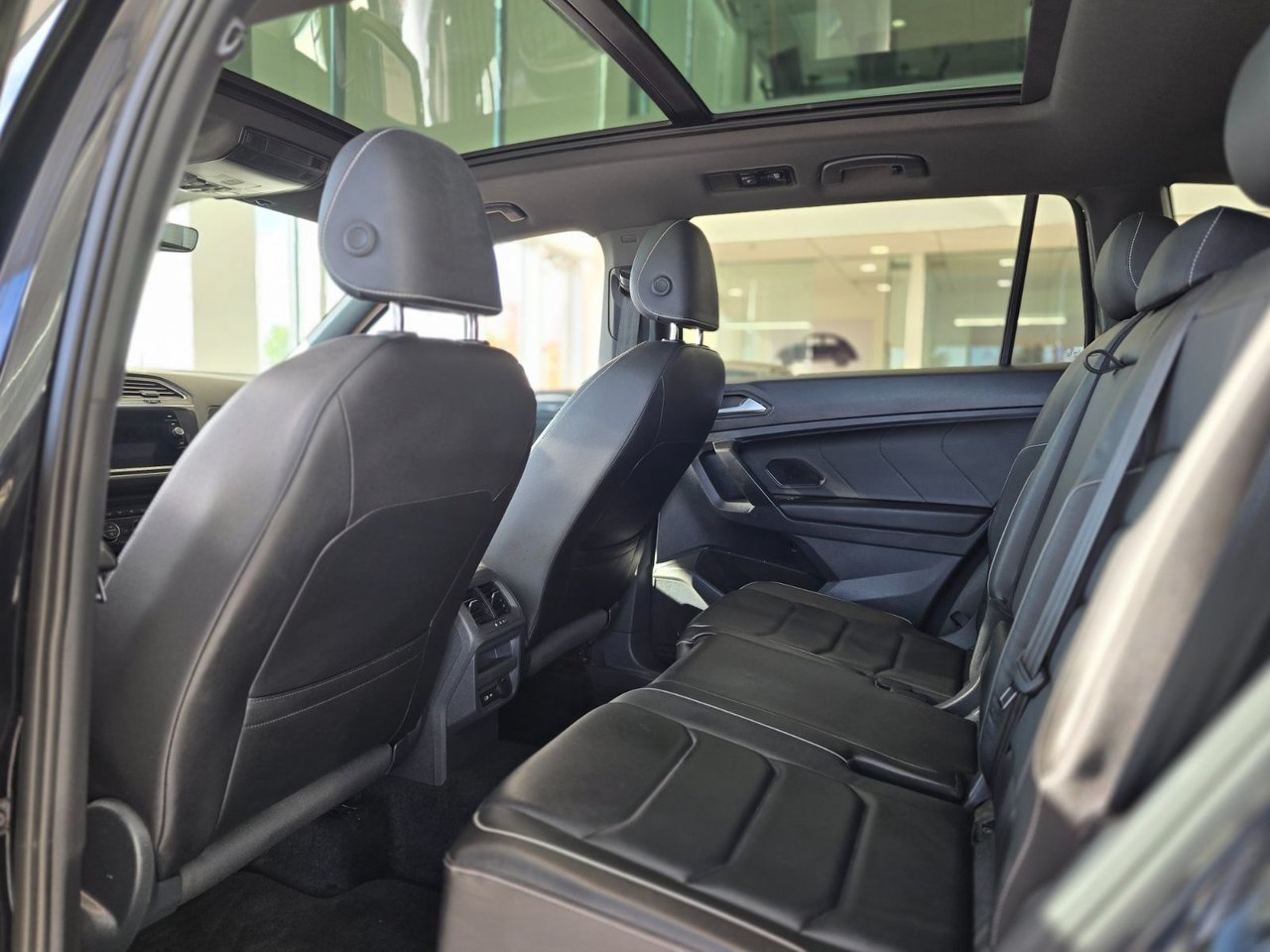 2021 Volkswagen Tiguan Highline R-LINE | TOIT PANO | CUIR | NAV | CARPLAY Highline R-LINE | TOIT PANO | CUIR | NAV | CARPLAY