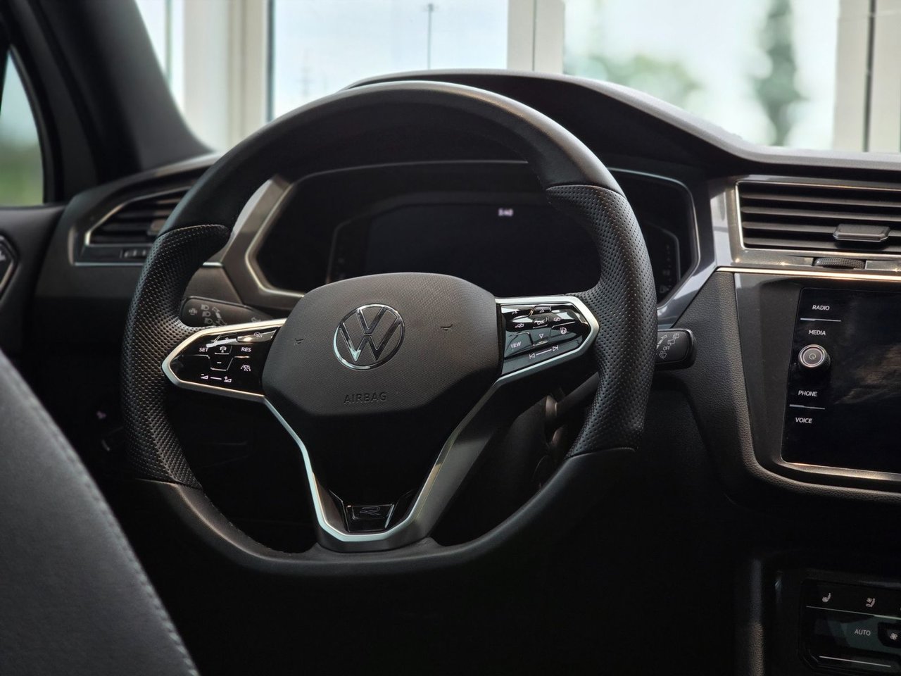2023 Volkswagen Tiguan Highline R-Line | NAVIGATION | CUIR | DÉMAREUR +++ Highline R-Line | NAVIGATION | CUIR | DÉMAREUR +++