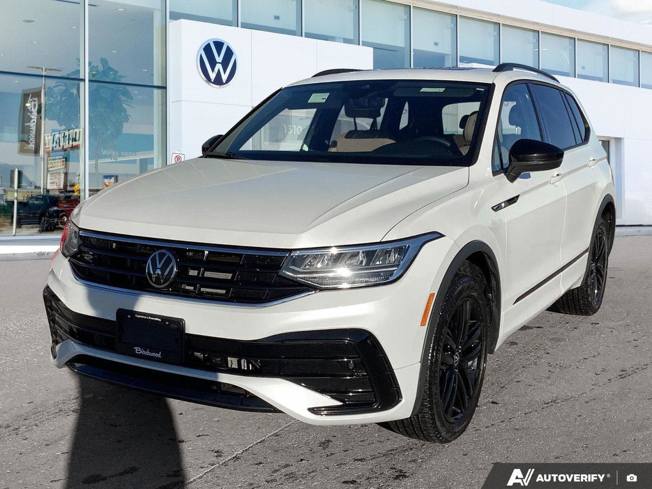 2022 Volkswagen Tiguan Comfortline R-Line Black Edition | One Owner | No Accidents