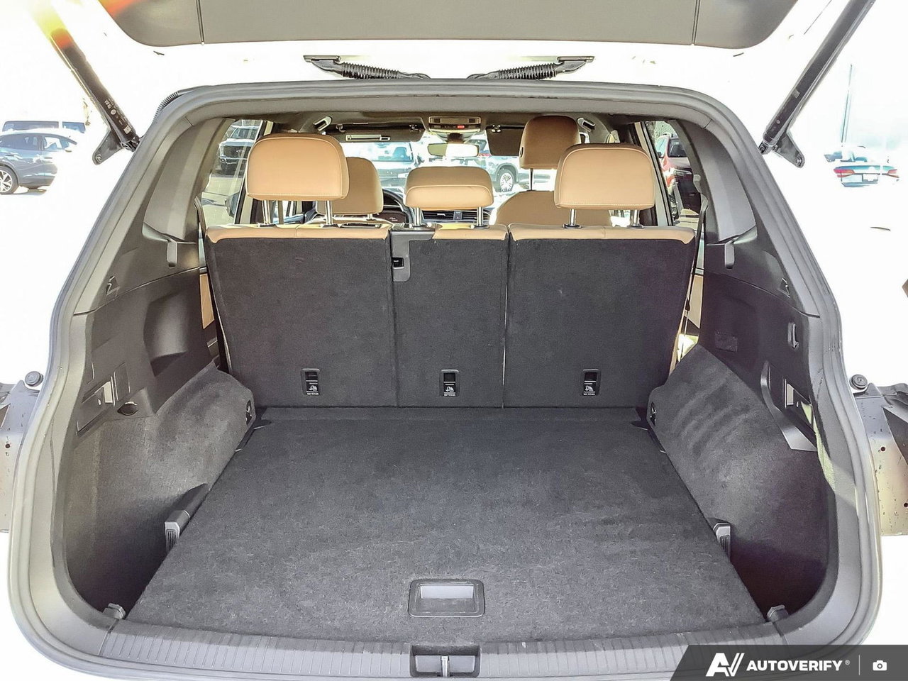 2022 Volkswagen Tiguan Comfortline R-Line Black Edition | One Owner | No Accidents