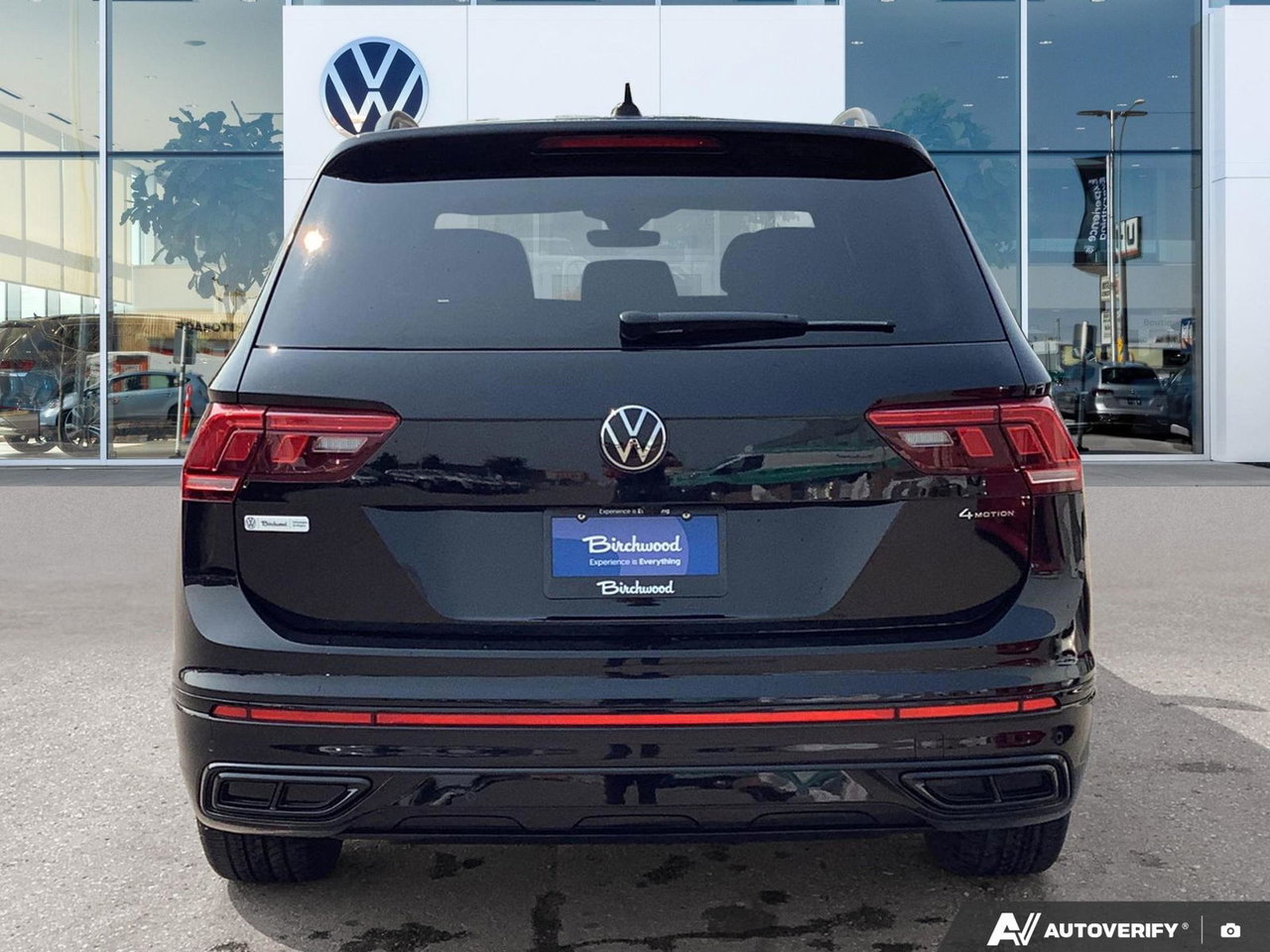 2023 Volkswagen Tiguan Comfortline R-Line Black Edition