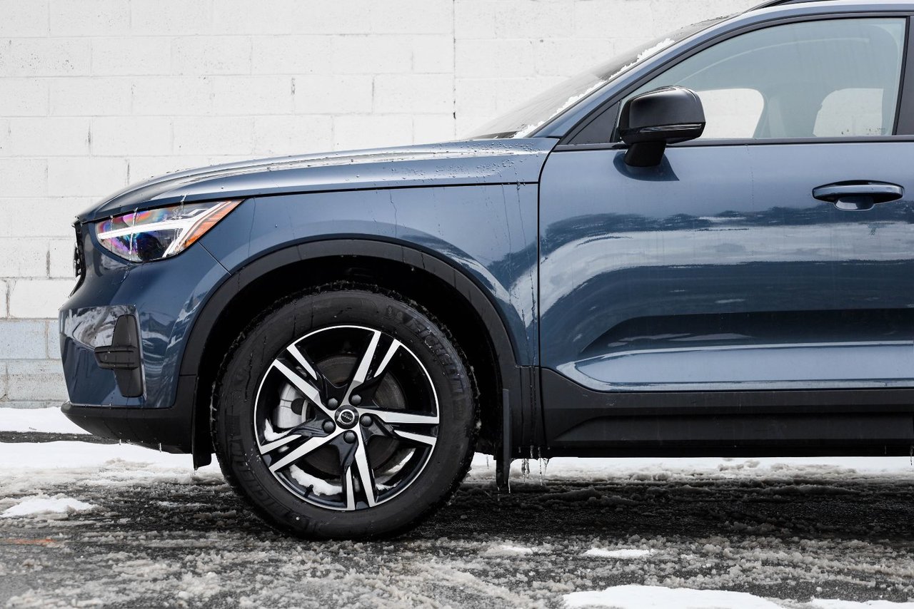 2026 Volvo XC40 Core (Dark Theme)-1