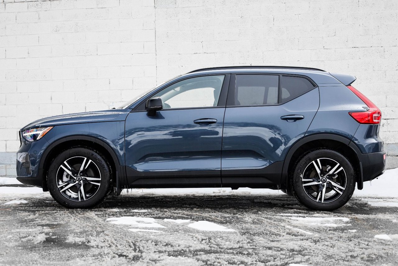 2026 Volvo XC40 Core (Dark Theme)-0