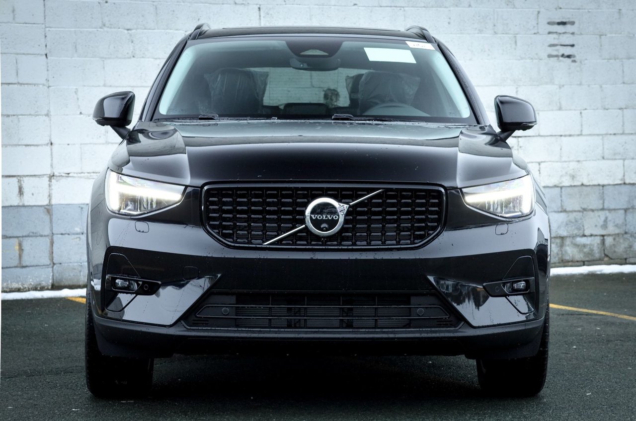 2026 Volvo XC40 Plus (Dark Theme)-6