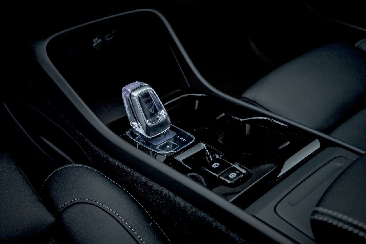 2026 Volvo XC40 Plus (Dark Theme)-16