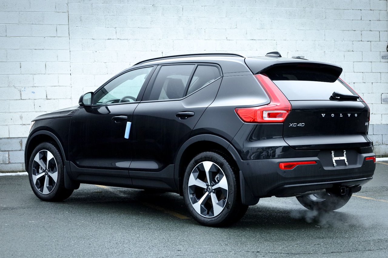 2026 Volvo XC40 Plus (Dark Theme)-9