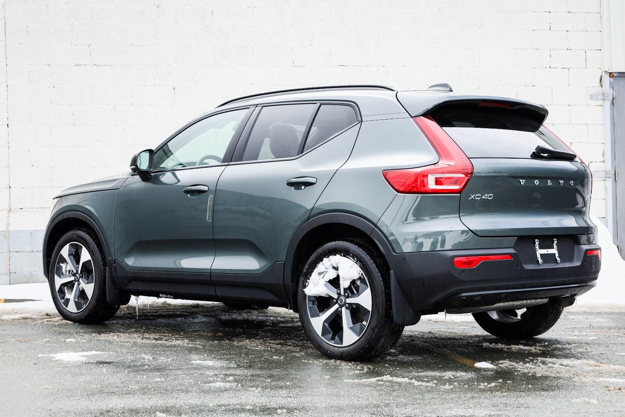 2026 Volvo XC40 Plus (Dark Theme)-6