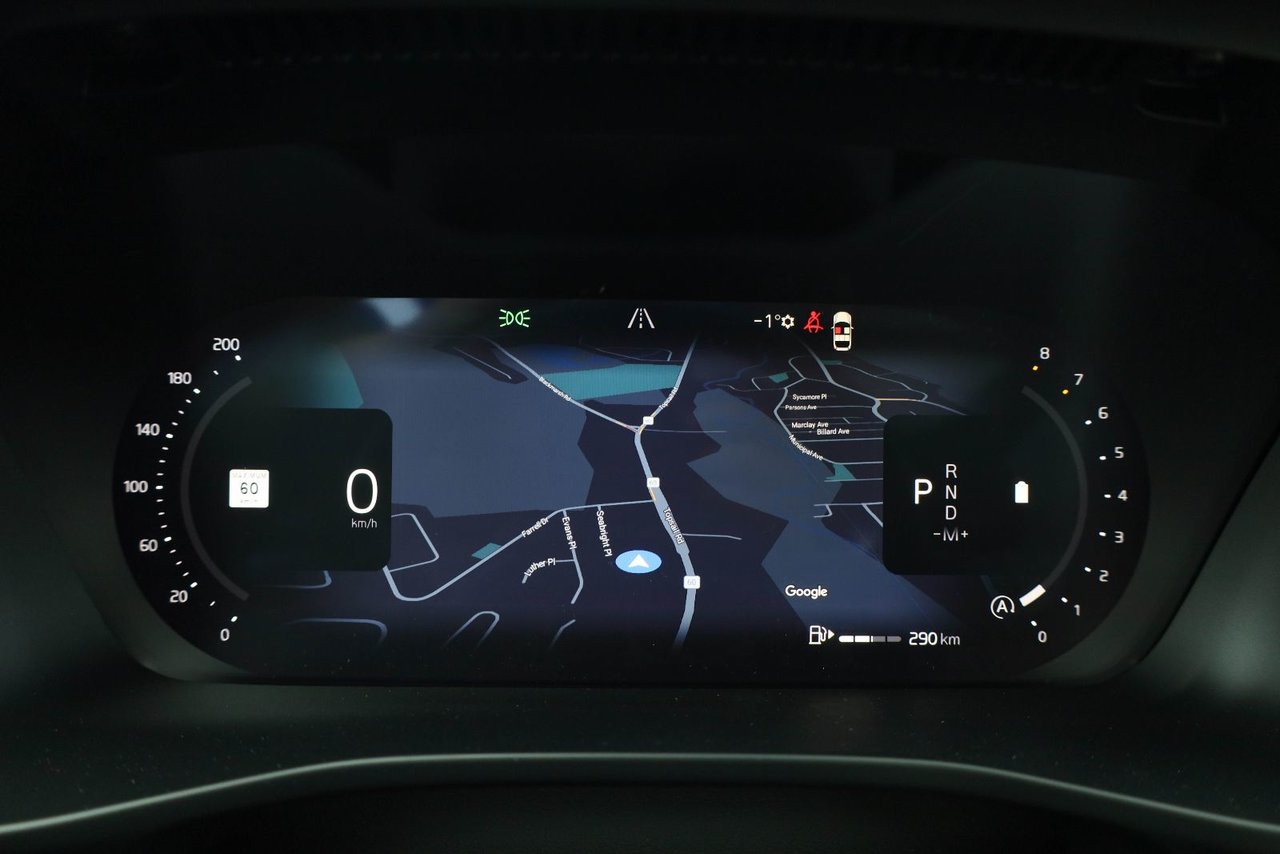 2026 Volvo XC40 Plus (Dark Theme)-13