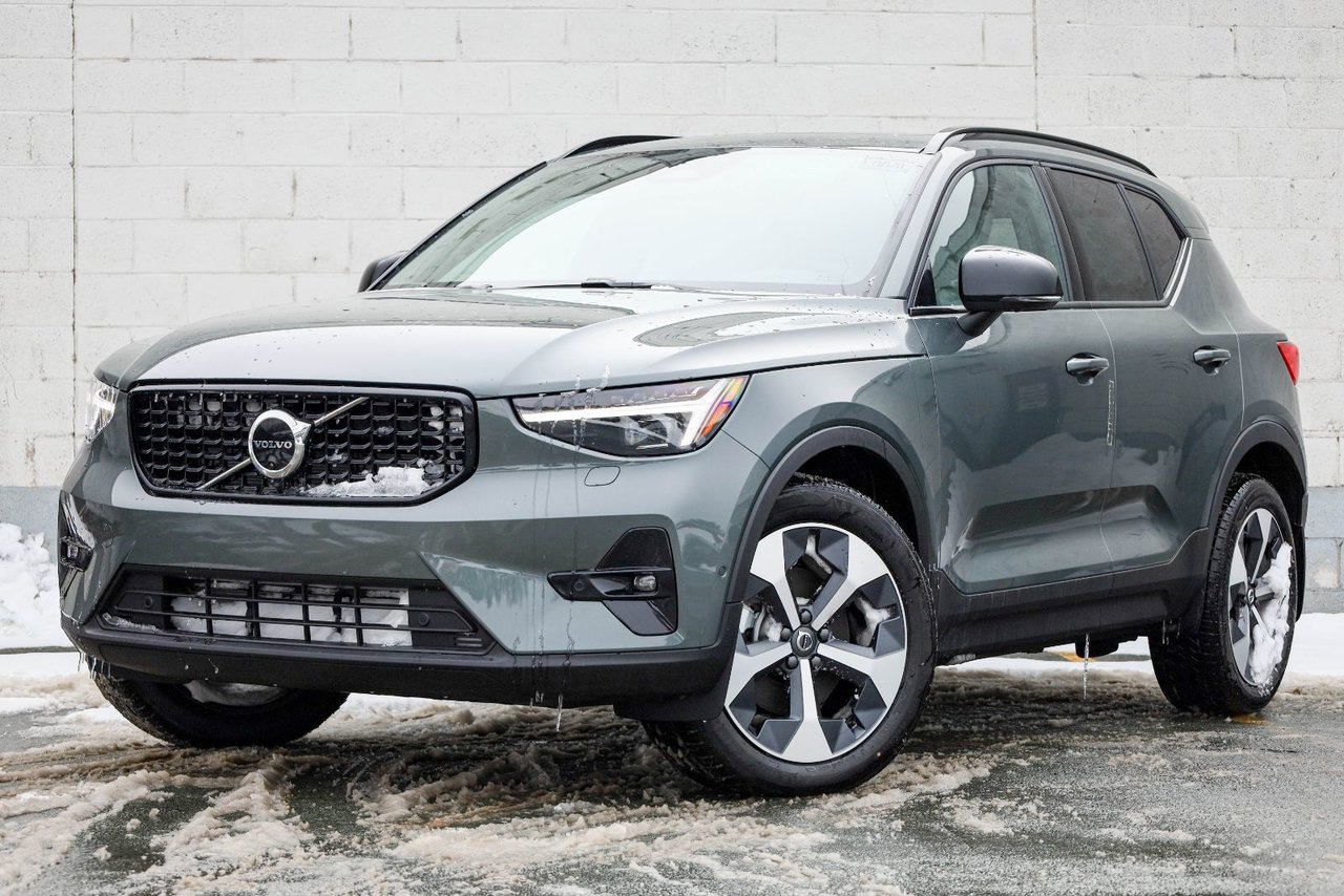 2026 Volvo XC40 Plus (Dark Theme)-2