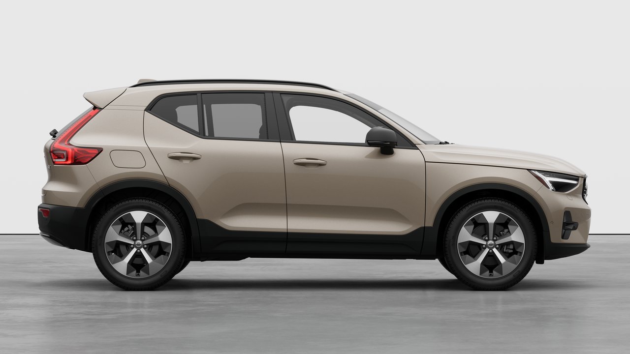 2026 Volvo XC40 Plus (Dark Theme)-25