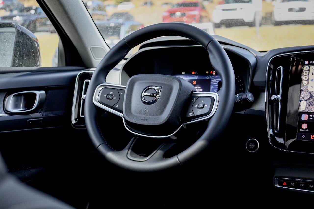 2026 Volvo XC40 Plus (Dark Theme)-16