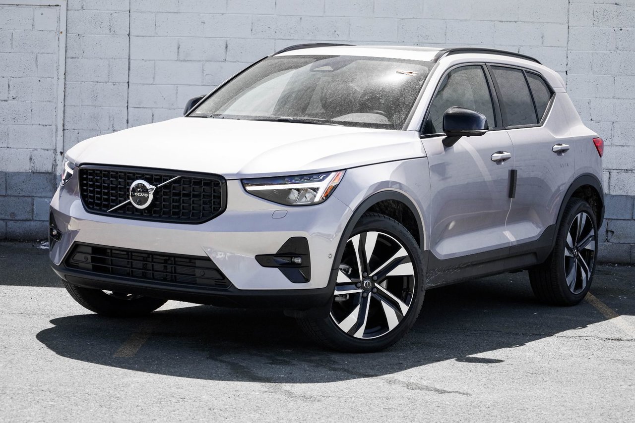 2026 Volvo XC40 Plus (Dark Theme)-2