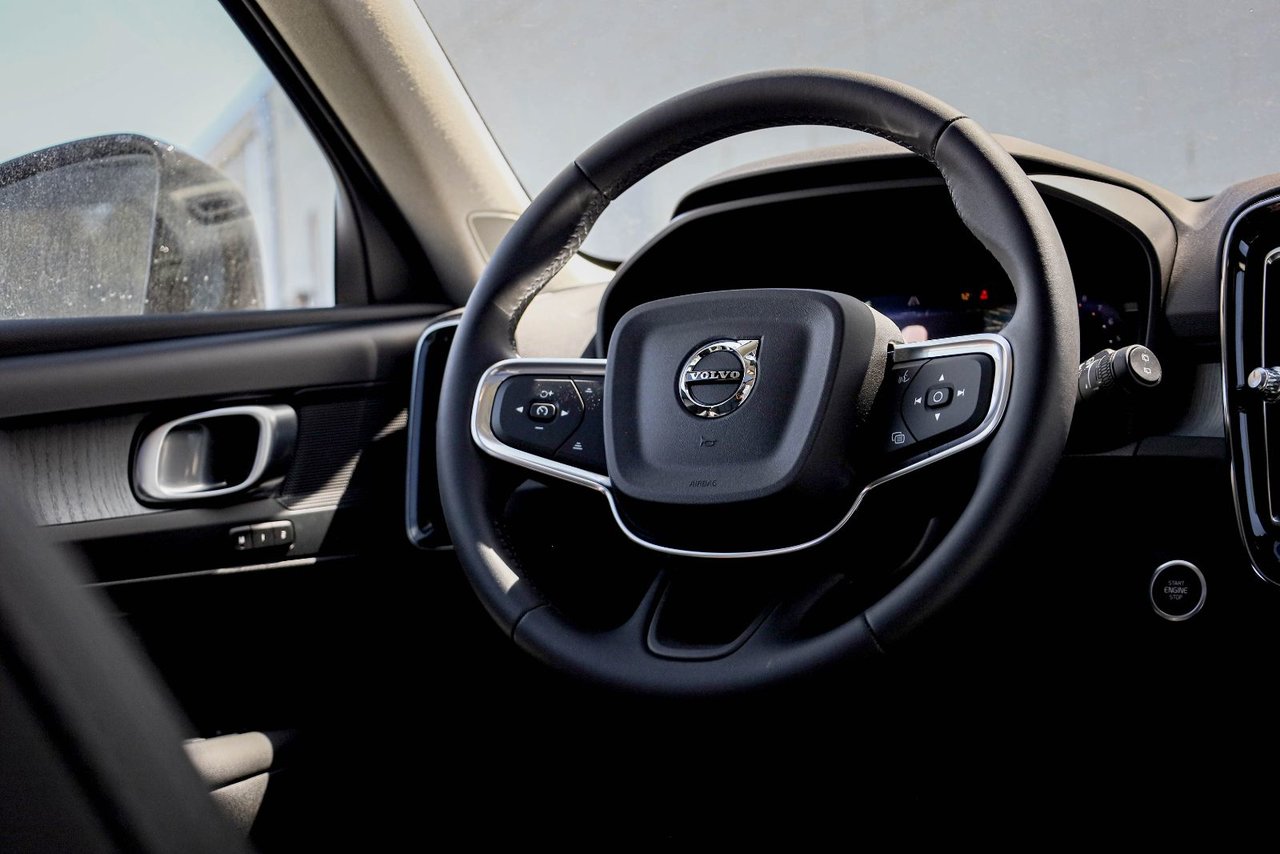 2026 Volvo XC40 Plus (Dark Theme)-16