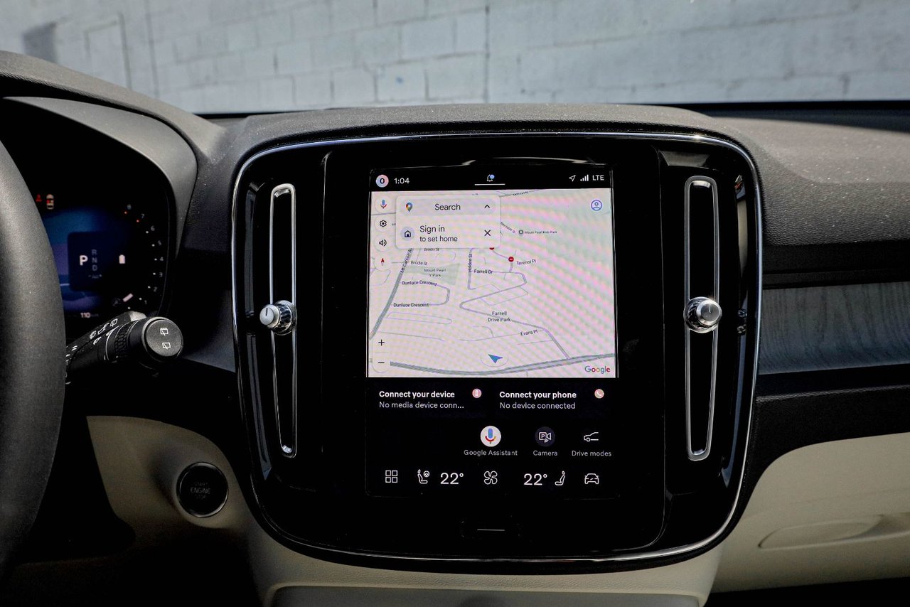 2026 Volvo XC40 Plus (Dark Theme)-14