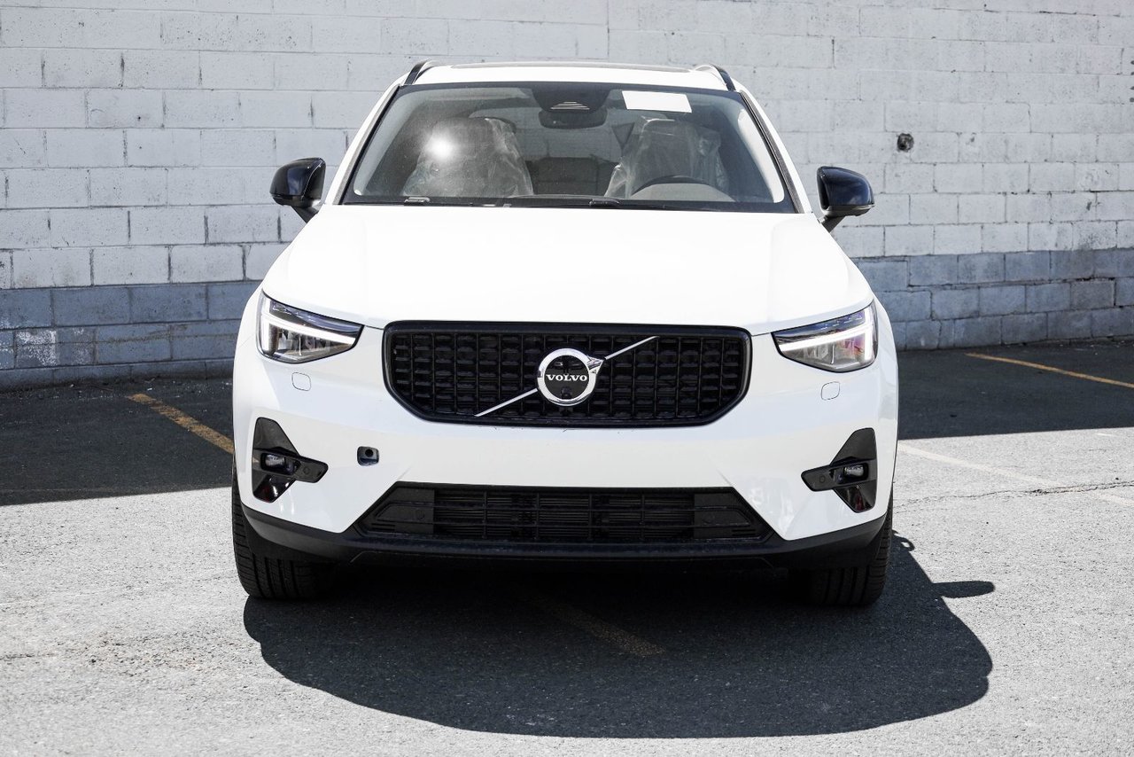 2026 Volvo XC40 Plus (Dark Theme)-4