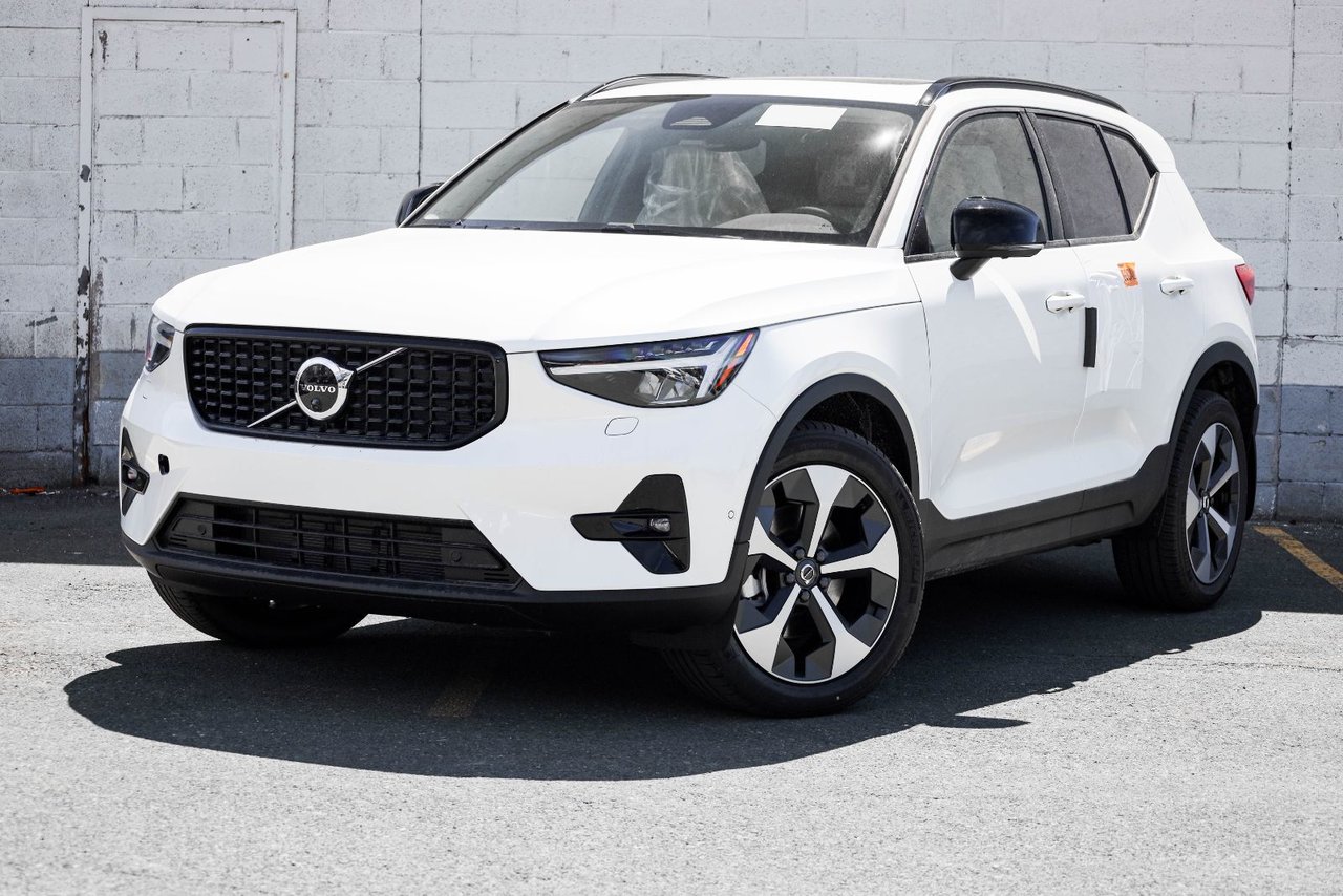 2026 Volvo XC40 Plus (Dark Theme)-2