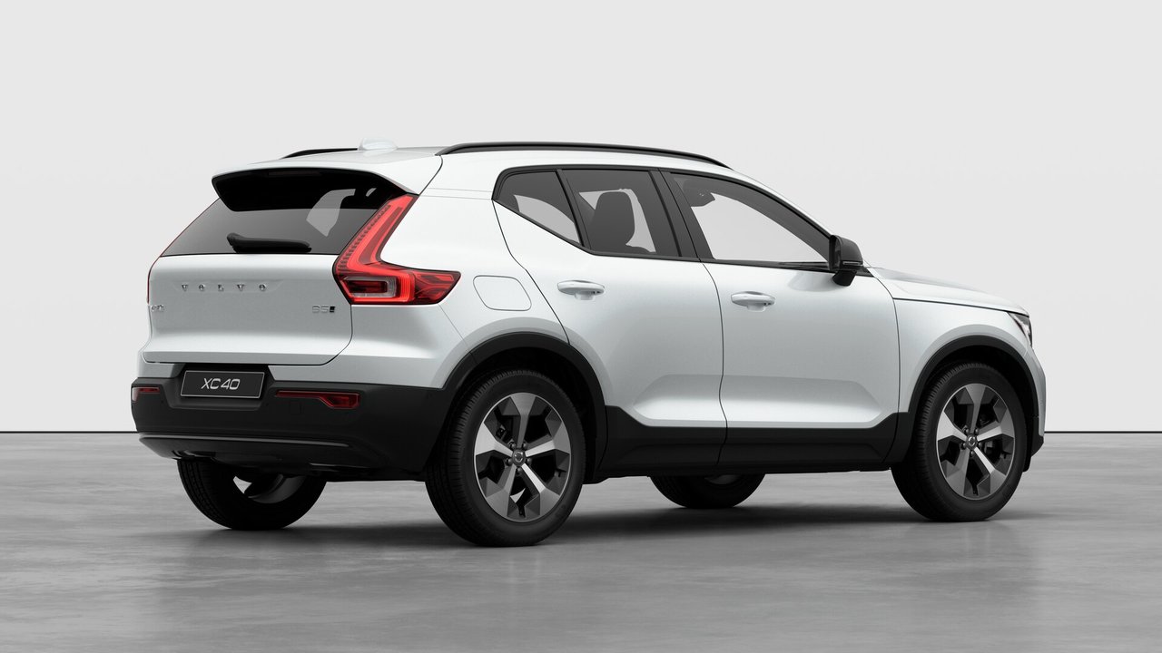 2026 Volvo XC40 Plus Dark Theme-3