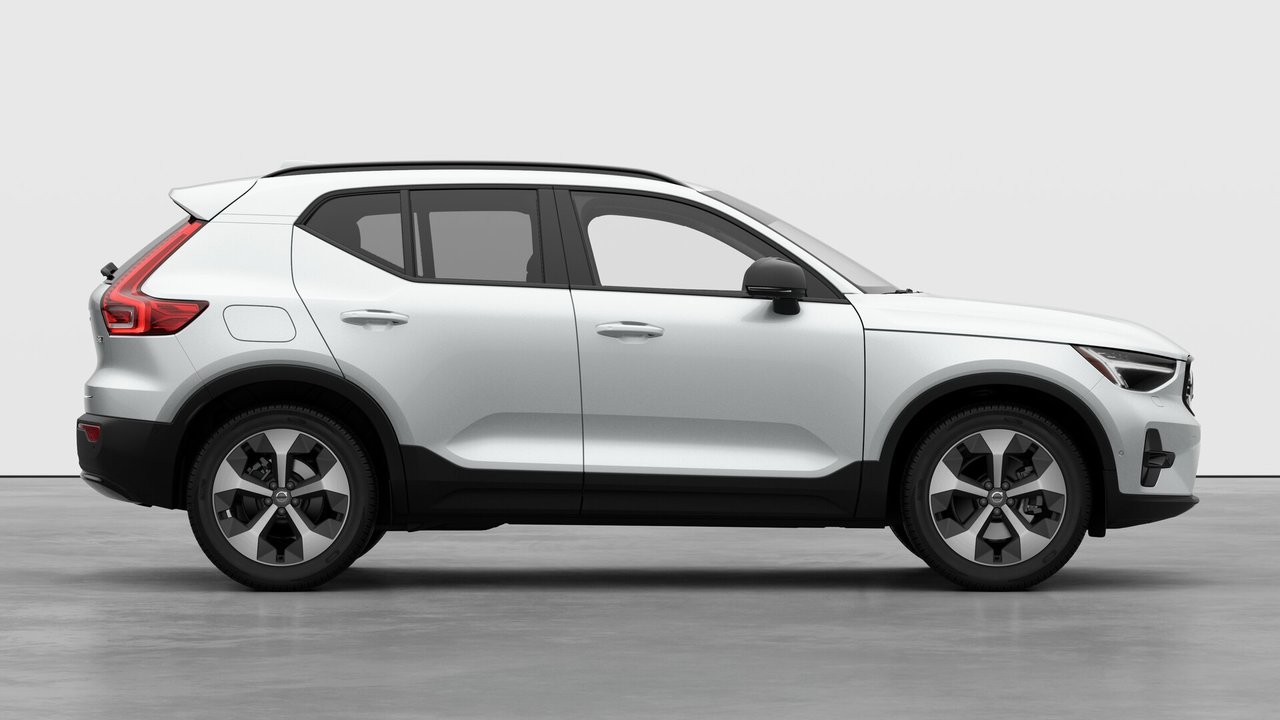 2026 Volvo XC40 Plus Dark Theme-6