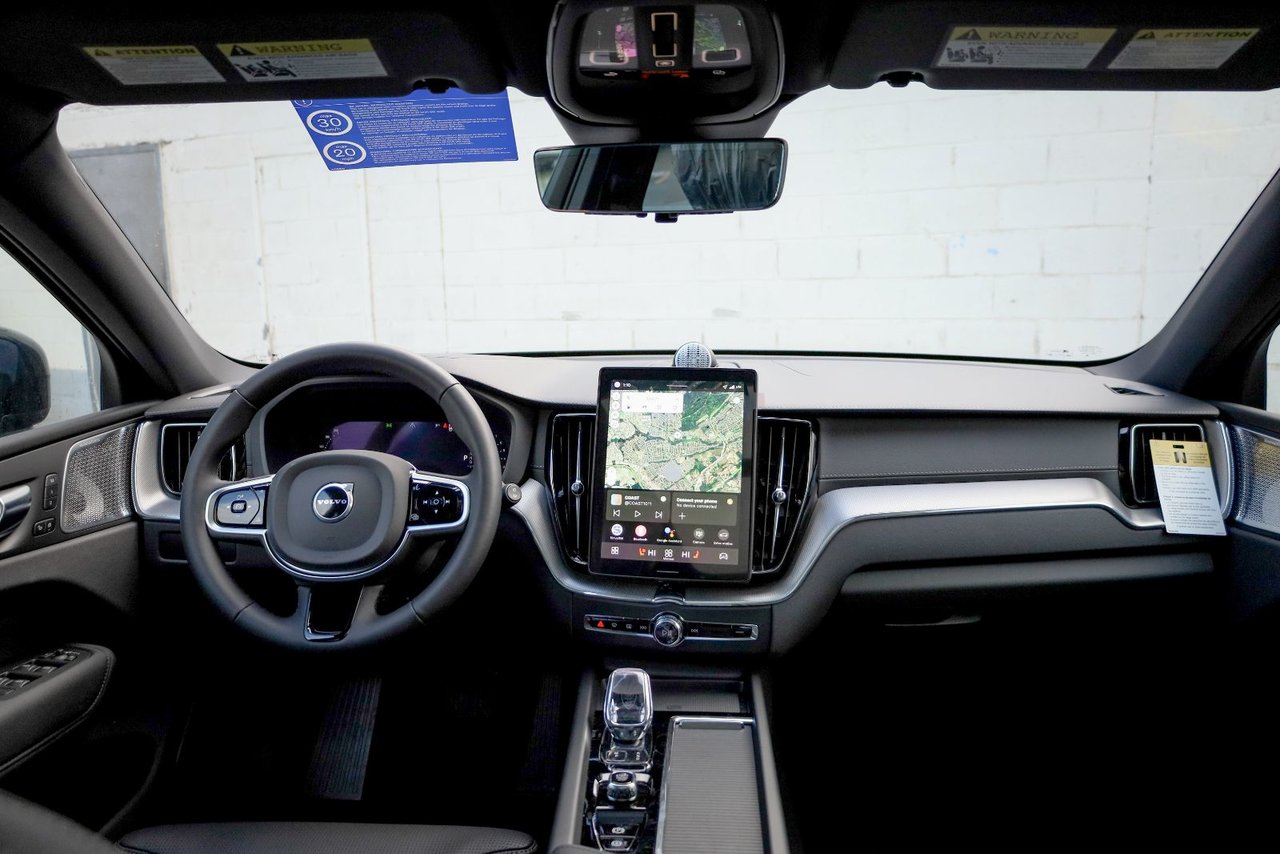 2026 Volvo XC60 Plug-in hybrid Ultra Black Edition-16