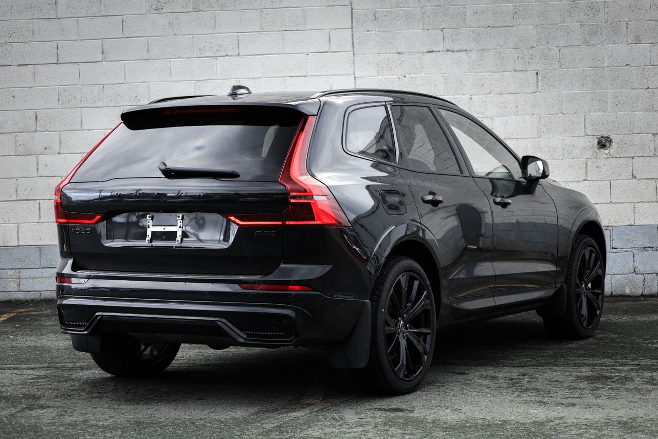 2026 Volvo XC60 Plug-in hybrid Ultra Black Edition-6