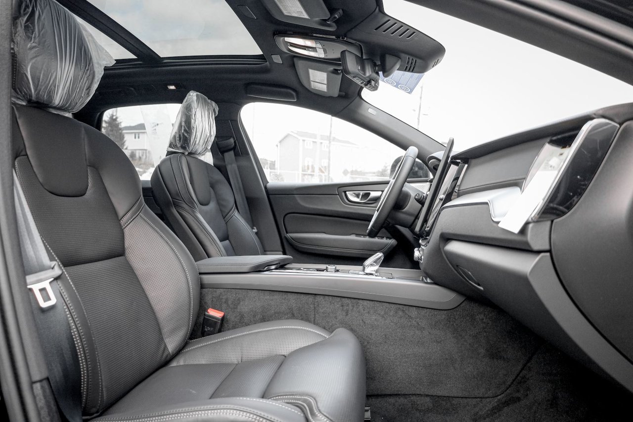 2026 Volvo XC60 Plug-in hybrid Ultra Black Edition-19