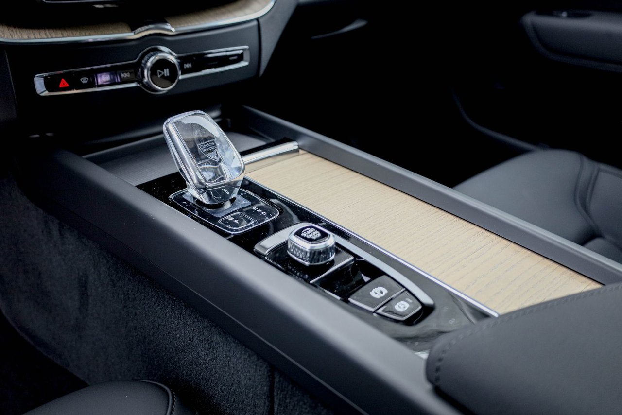 2026 Volvo XC60 Plug-in hybrid Plus-13