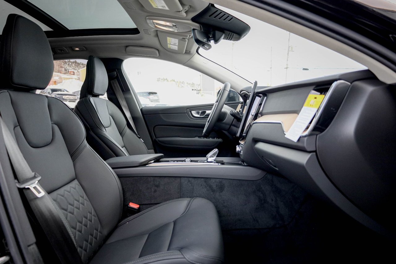 2026 Volvo XC60 Plug-in hybrid Plus-14