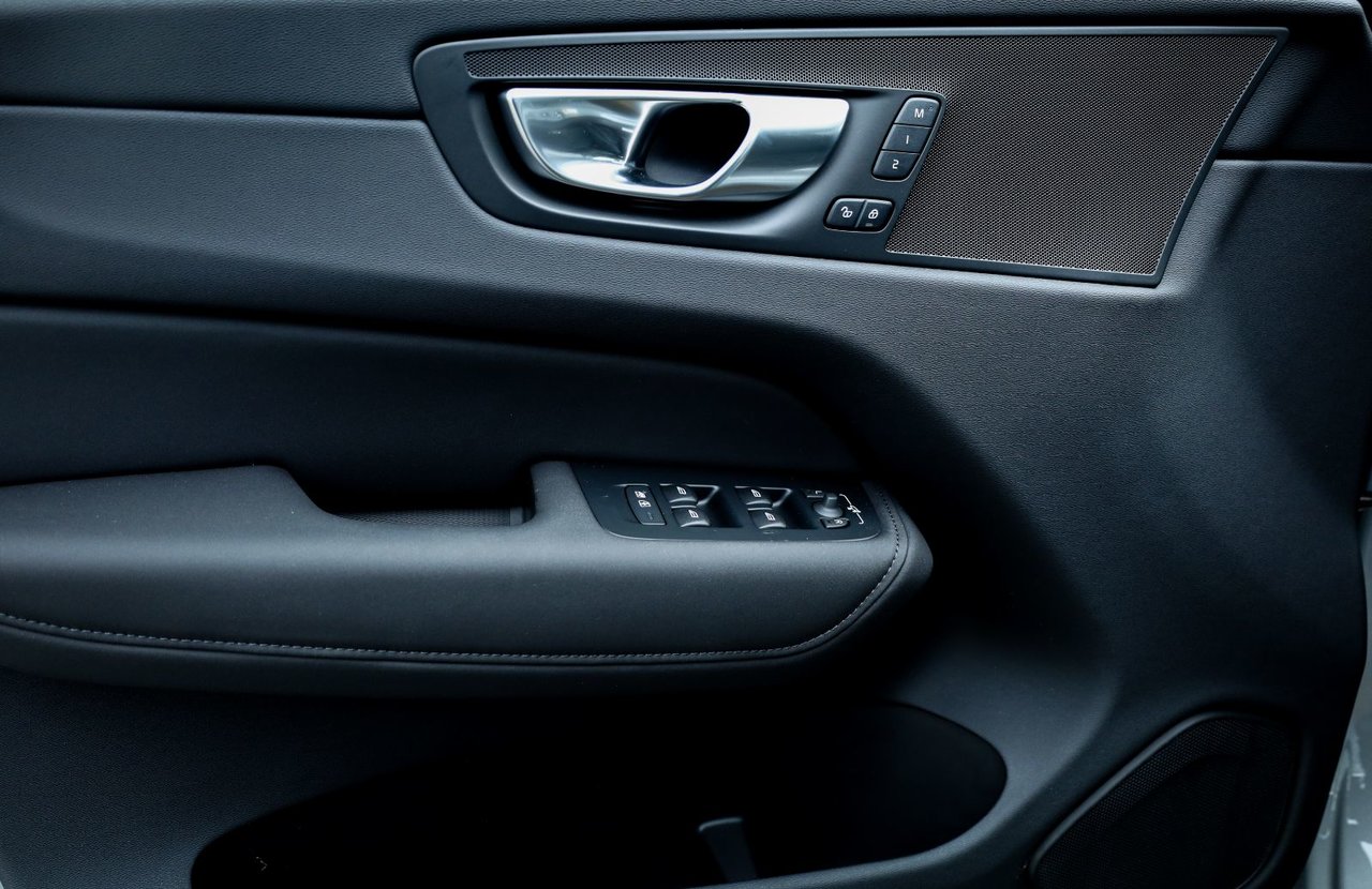 2026 Volvo XC60 Plug-in hybrid Plus-11