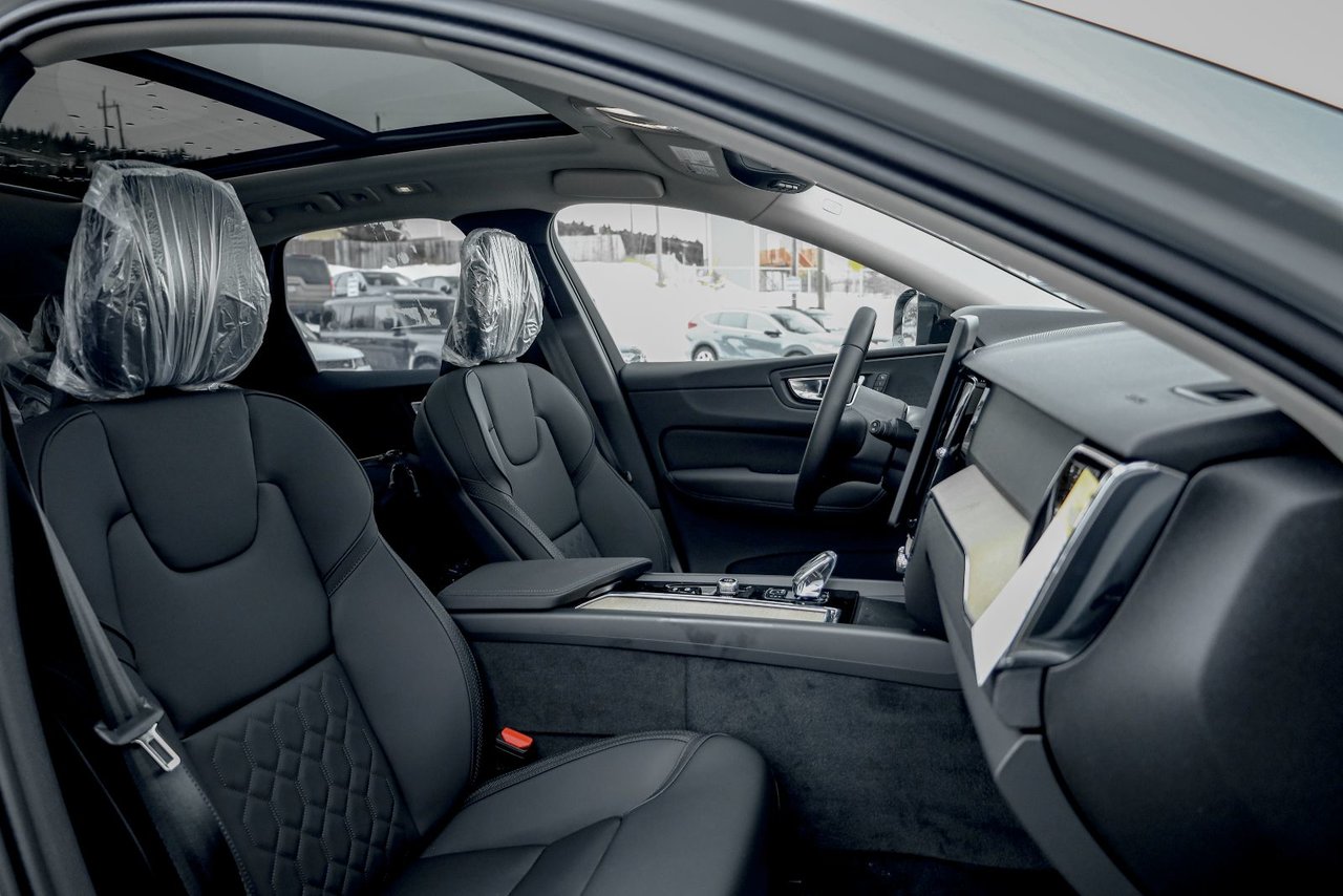 2026 Volvo XC60 Plug-in hybrid Plus-17