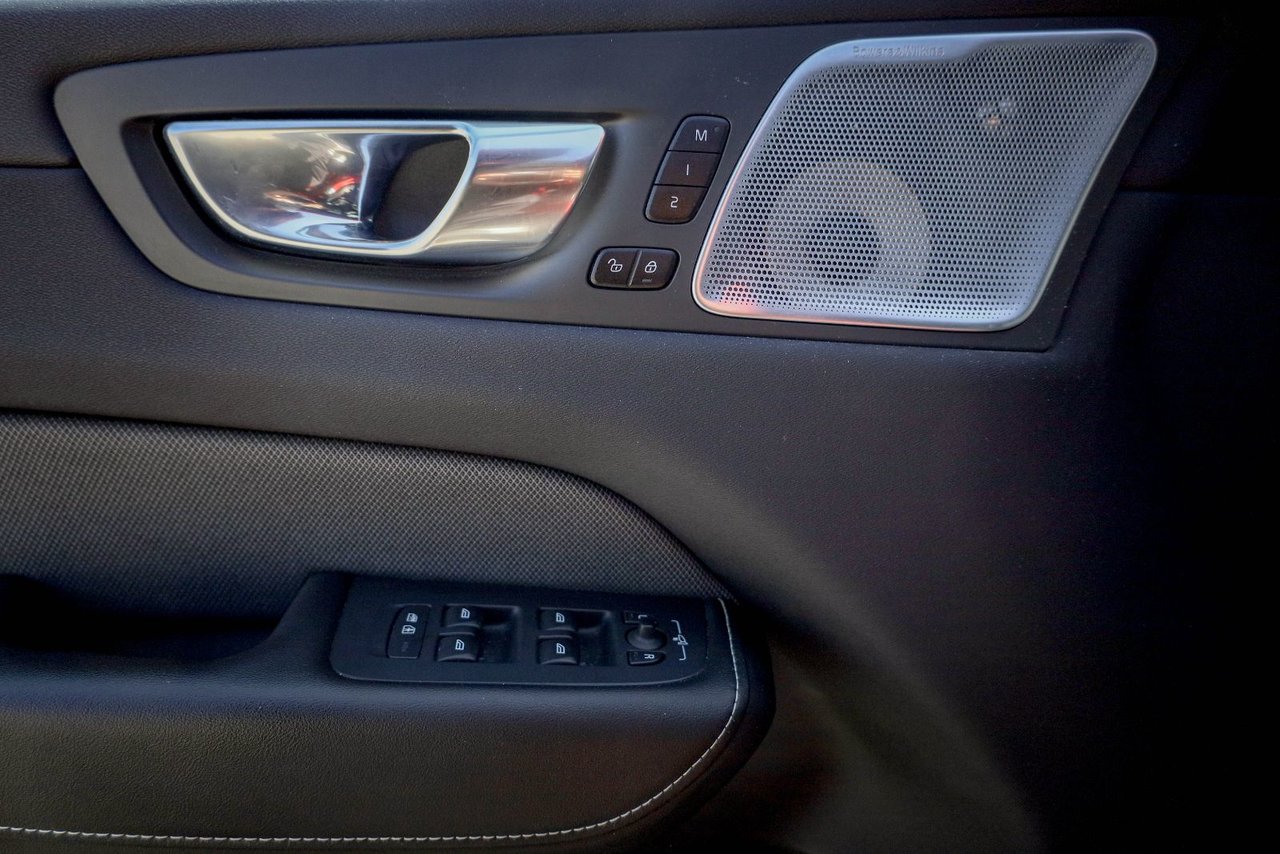 2022 Volvo XC60 R-Design-11