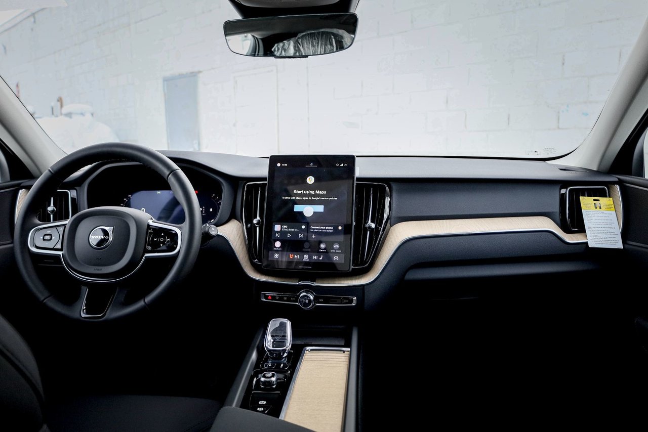 2026 Volvo XC60 Plus-14