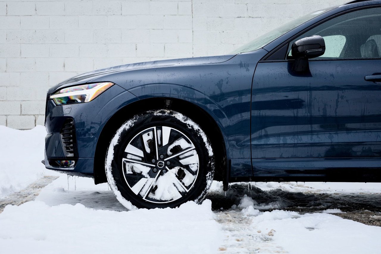 2026 Volvo XC60 Plus-1