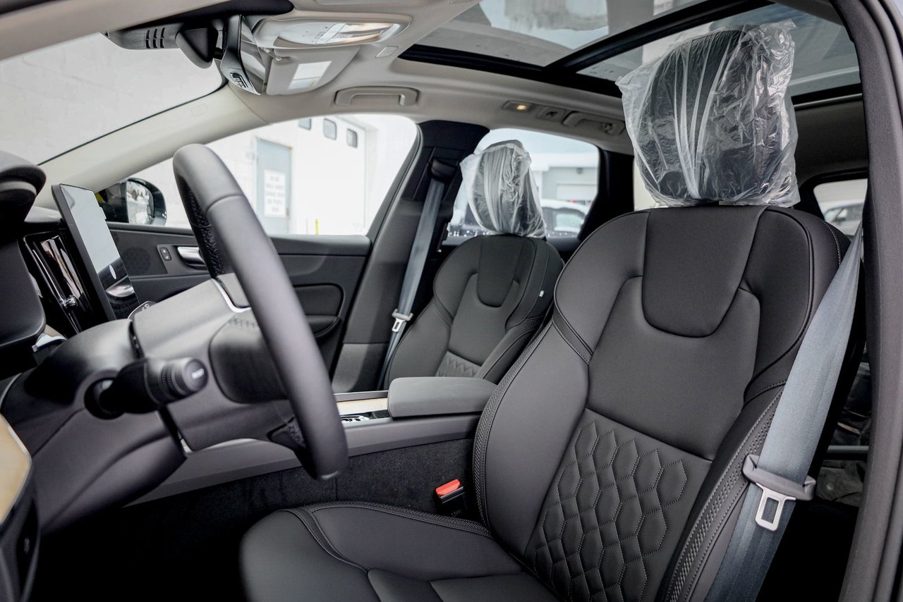 2026 Volvo XC60 Plus-9