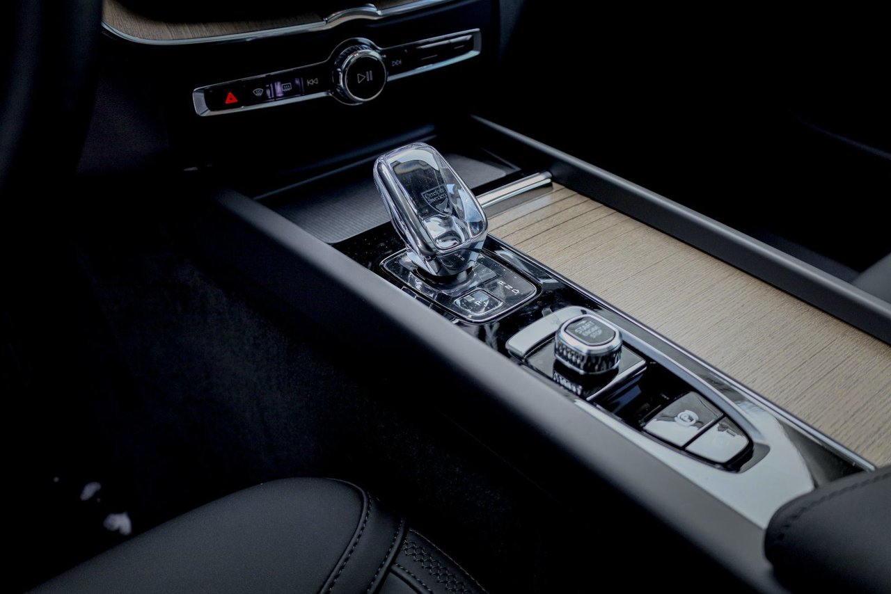 2026 Volvo XC60 Plus-13