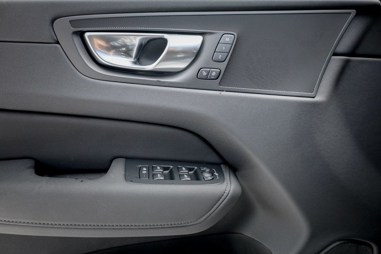 2026 Volvo XC60 Plus-10