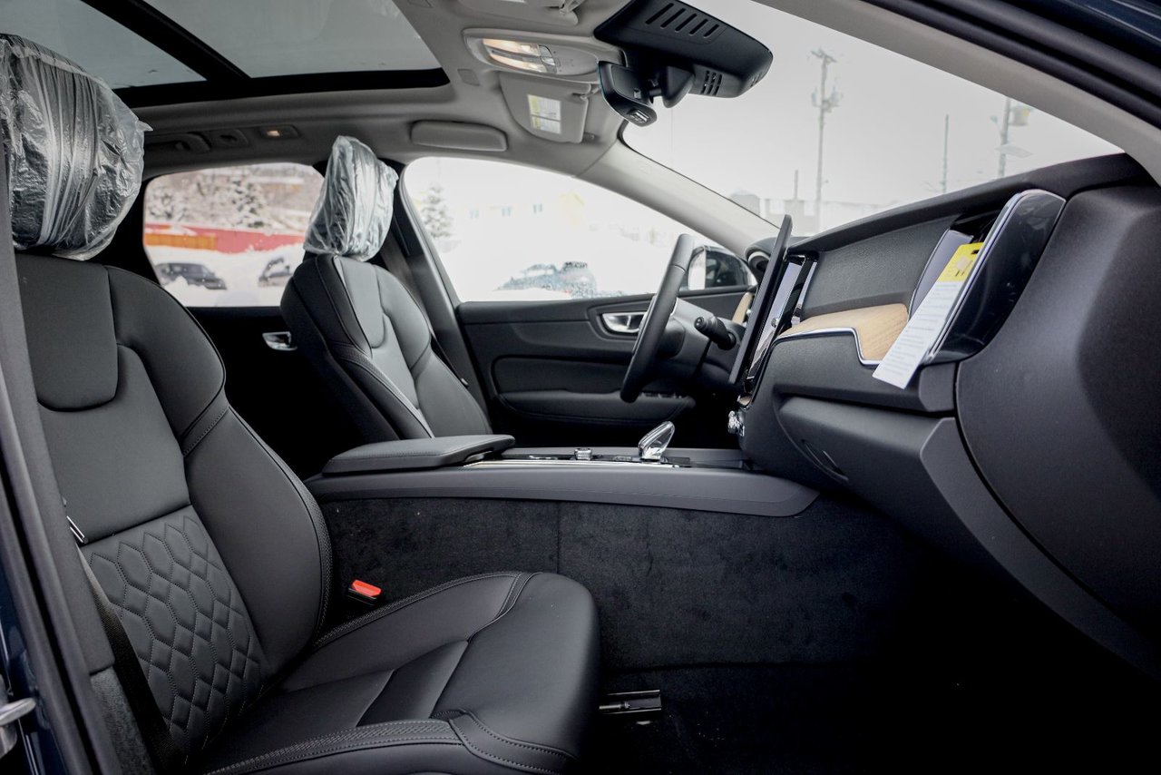 2026 Volvo XC60 Plus-16