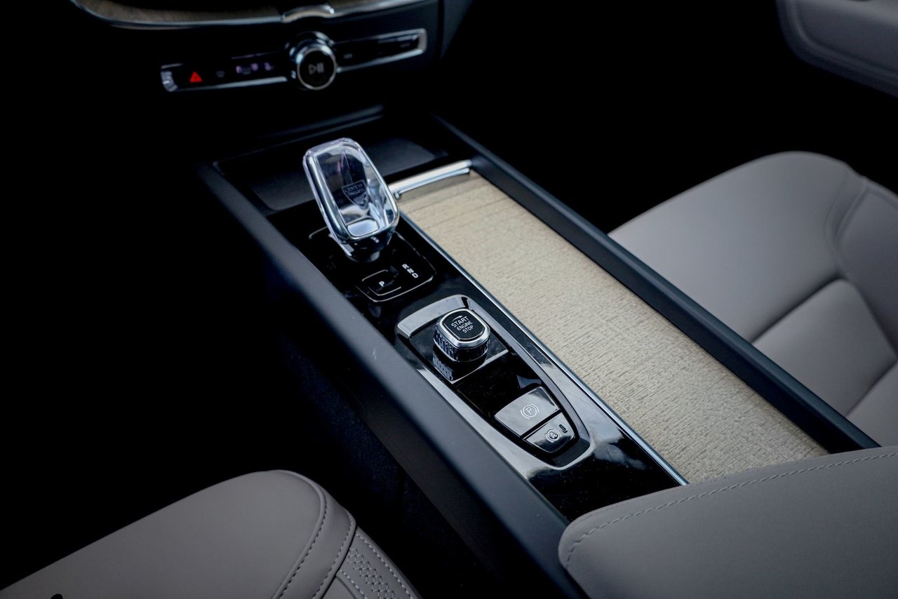 2026 Volvo XC60 Core-12