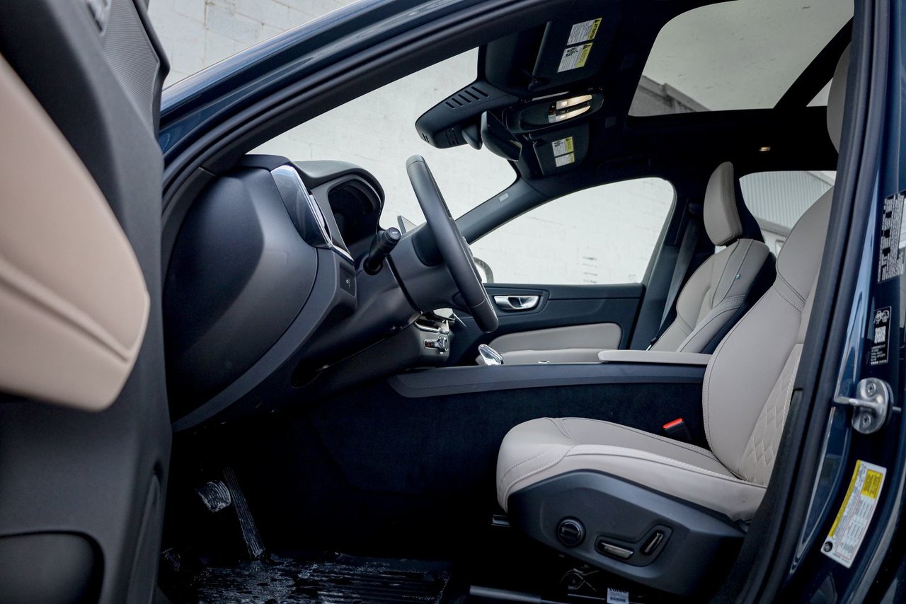 2026 Volvo XC60 Core-8