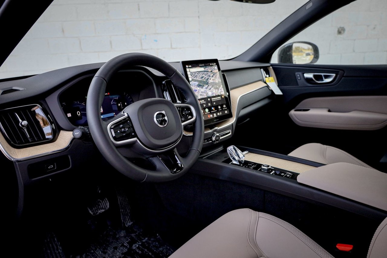 2026 Volvo XC60 Core-13