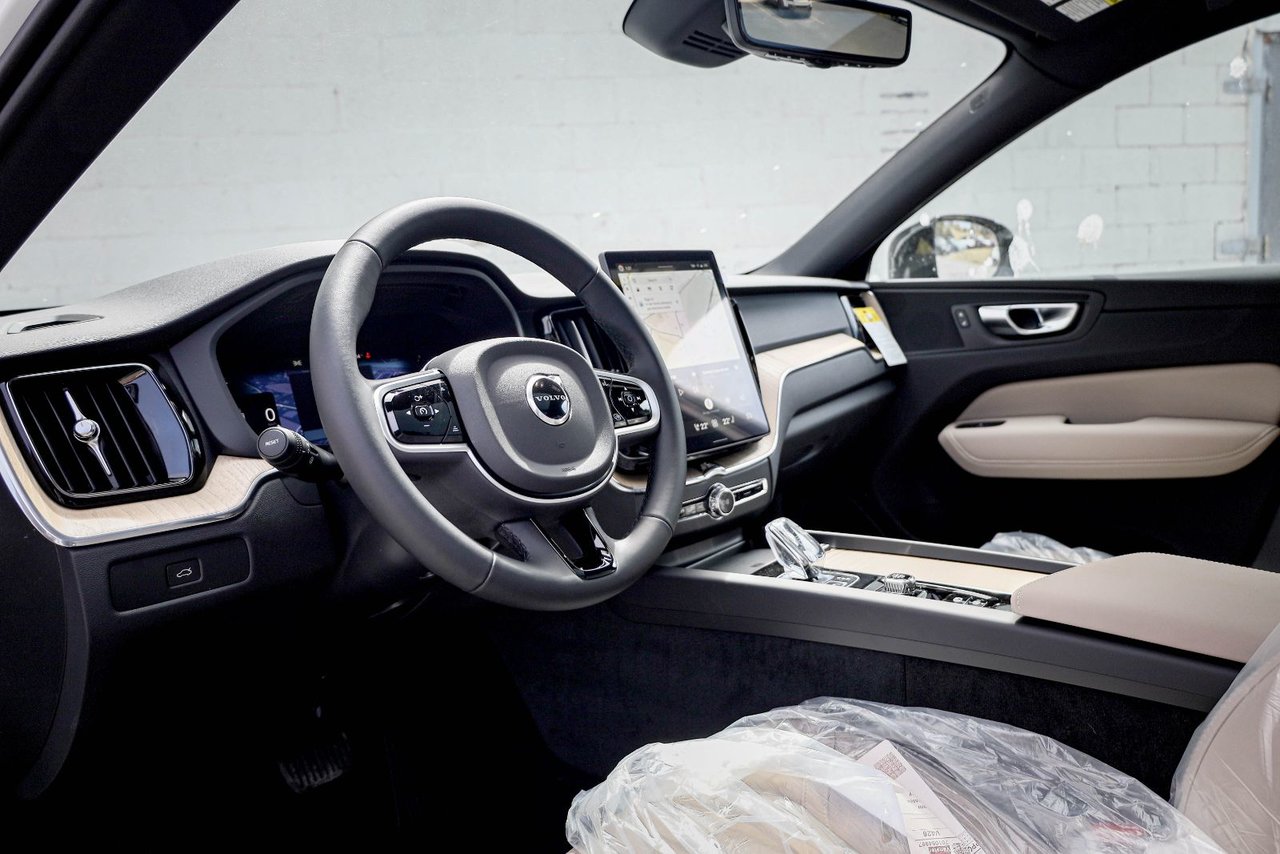 2026 Volvo XC60 Core-10