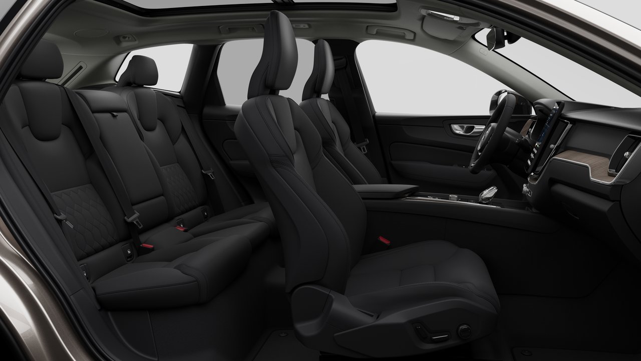 2027 Volvo XC60 Plus (Dark Theme)-12