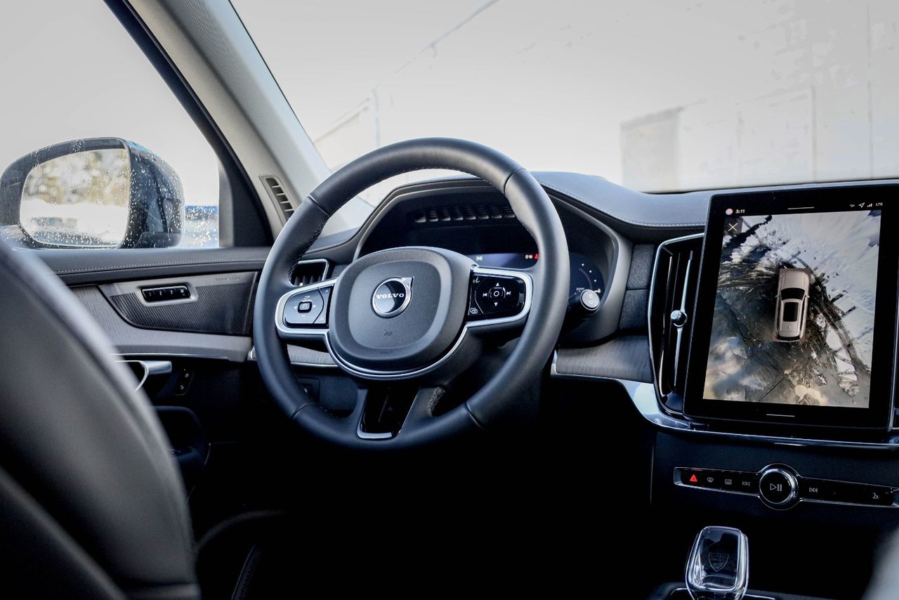 2026 Volvo XC90 Plug-in hybrid Ultra 7-Seater (Dark Theme)-15