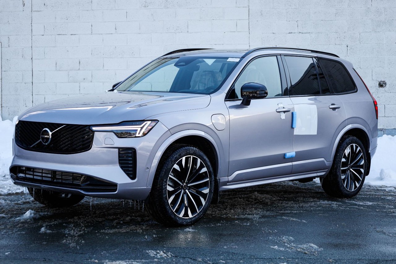 2026 Volvo XC90 Plug-in hybrid Ultra 7-Seater (Dark Theme)-7