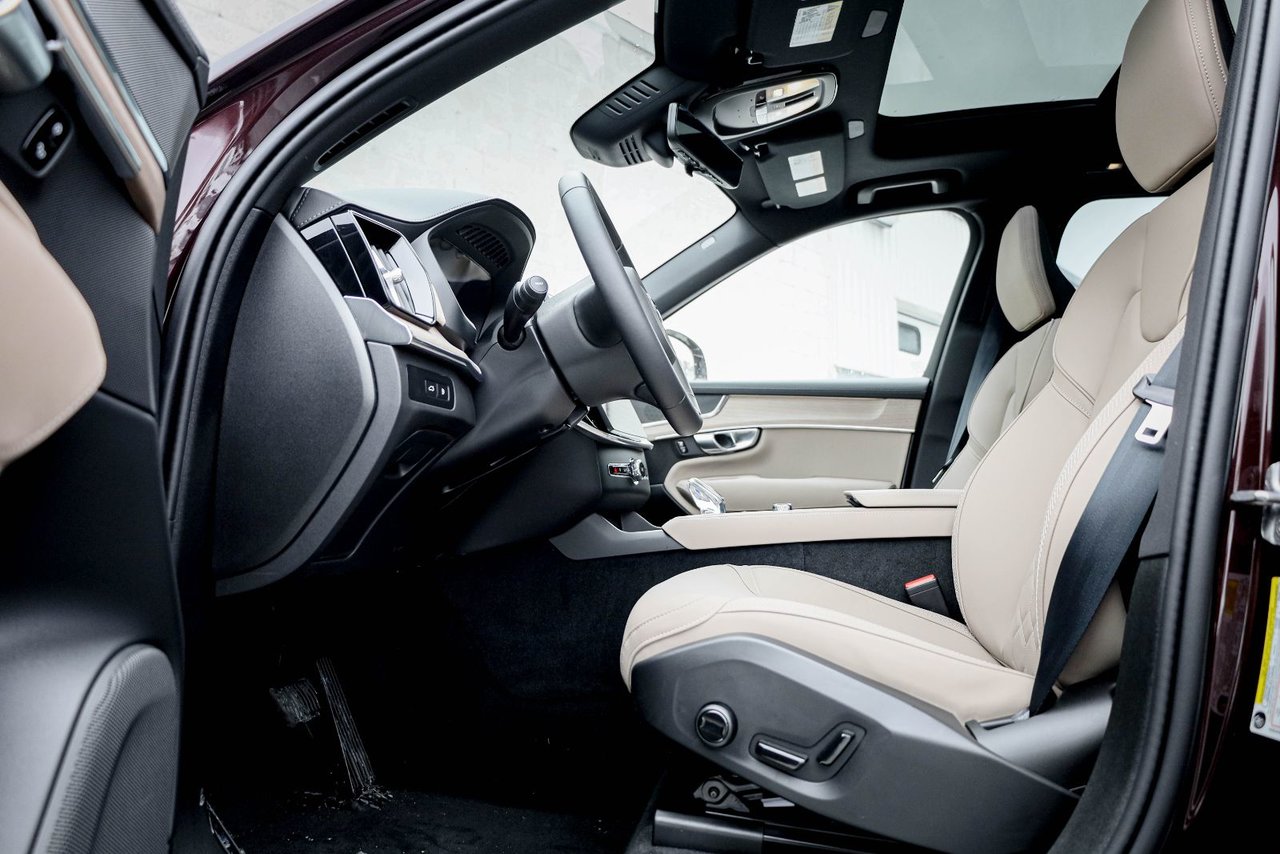 2026 Volvo XC90 Plug-in hybrid Plus 7-Seater (Bright Theme)-8