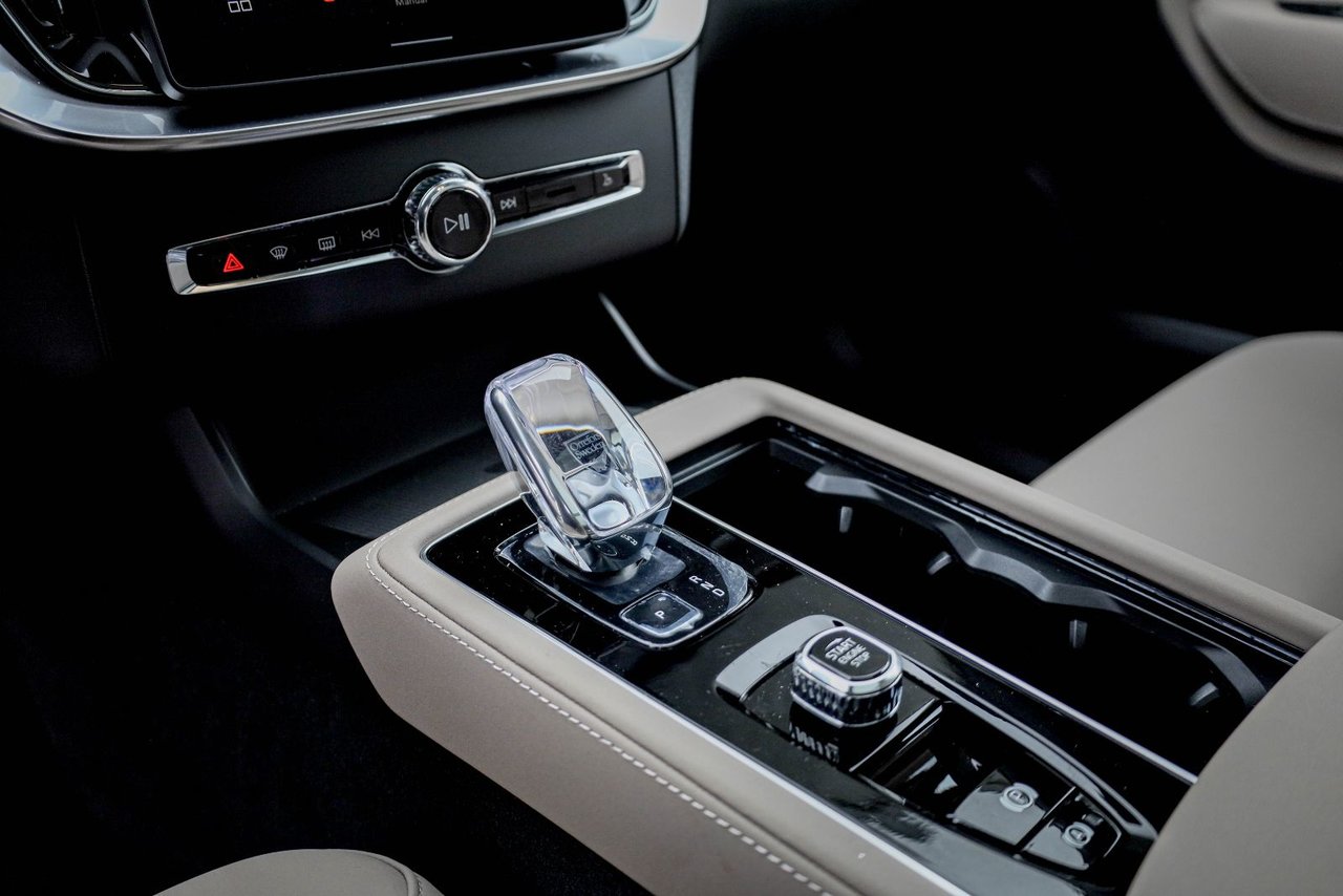 2026 Volvo XC90 Plug-in hybrid Plus 7-Seater (Bright Theme)-10