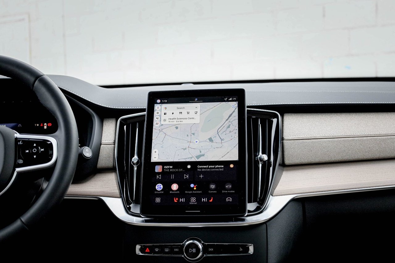 2026 Volvo XC90 Plug-in hybrid Plus 7-Seater (Bright Theme)-16