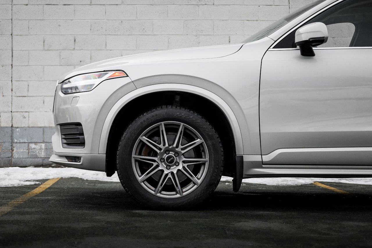 2022 Volvo XC90 Momentum-1